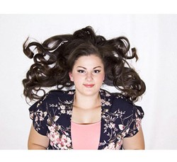 Dua Kaki Telah Diamputasi, Wanita Ini Tetap PeDe Jadi Model