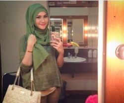 Hijab Style: Hijabers dengan Sentuhan Gaya Militer