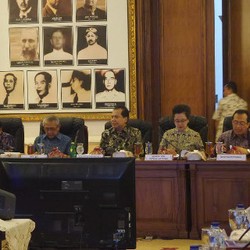 Rapat Malam dengan Gubernur dan Menteri Ekonomi, CT Ingin Tuntaskan Janji