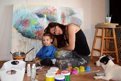 Keren! Dari Coret-coretan, Ibu dan Anak Ini Kompak Bikin Lukisan