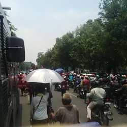 300 Orang Demonstrasi Gugat UU Pilkada Tak Langsung ke MK, Lalin Macet