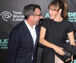 Ups! Jennifer Garner Tak Sengaja Pamer Pakaian Dalam di Karpet Merah