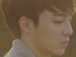 Home, Video Musik Penuh Makna dari Roy Kim