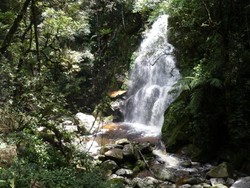 Indahnya Air Terjun Kembar di Taman Simalem, Sumut