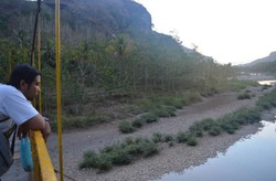 Jembatan di Yogyakarta Ini Punya Panorama Sunset yang Cantik