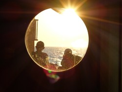 Melihat Sunset dari Atas Kapal, Indahnya Juara!