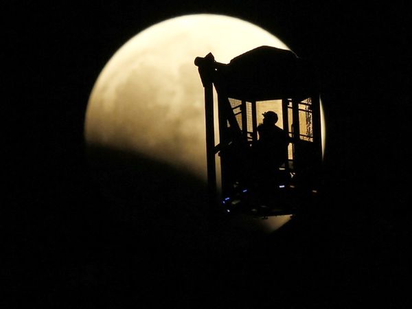 Gerhana Bulan Merah Darah Diberbagai Negara