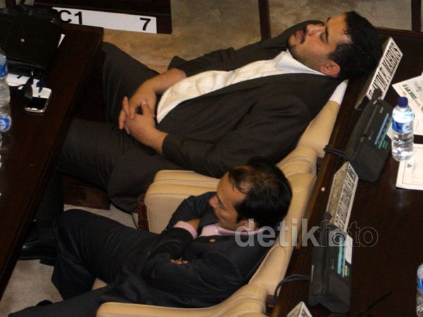 Rapat Hingga Pagi, Anggota MPR Kelelahan