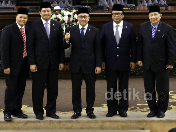 Zulkifli Hasan Cs Dilantik Jadi Pimpinan MPR