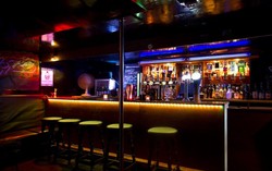 Para Hantu Masih Gentayangan di Bar-bar Angker Ini (1)