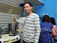 Norman Kamaru Jualan Bubur Manado