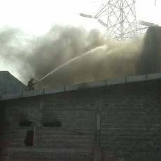 Gudang Konstruksi Terbakar, 4 Karyawan Terluka dan Belasan Motor Hangus