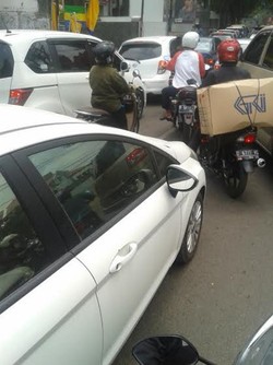 Macet Depan Sekolah Taruna Bakti, Tim Pengurai Macet Tak Terlihat