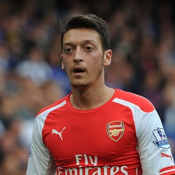 Oezil Dikabarkan Harus Jalani Pemindaian Akibat Cedera Lutut