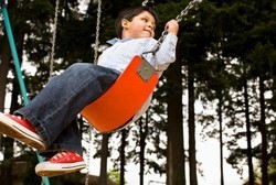 Khawatir Anak Terluka, Distrik di AS Hilangkan Ayunan dari Taman Sekolah