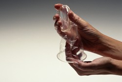 Ini Pentingnya Jaga Kebersihan Tangan Sebelum Gunakan Kondom Wanita