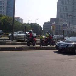 Mau Kabur, Pemotor Penerobos Busway Ini Tetap Kena Tilang Polisi