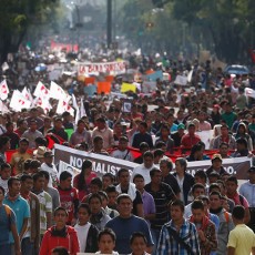 Puluhan Ribu Warga Meksiko Berdemo Soal Hilangnya 43 Mahasiswa