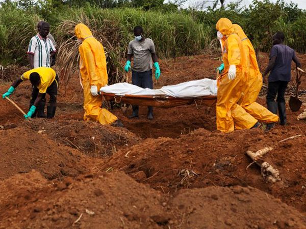 Ribuan Orang Meninggal Akibat Ebola Ribuan Orang Meninggal Akibat Ebola