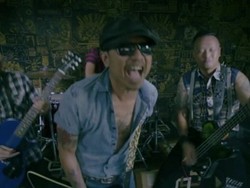 Kolaborasi Satu Jiwa dan Nyawa Superglad dan Ras Muhamad