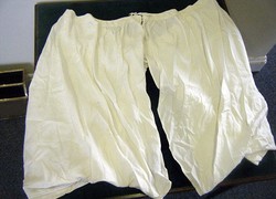 Pakaian Dalam Ratu Victoria Dilelang, Diperkirakan Sampai Rp 40 Jutaan