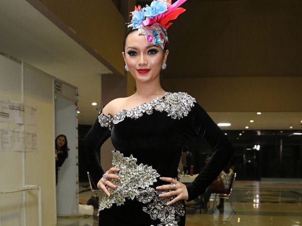 Zaskia Gotik Makin Semok