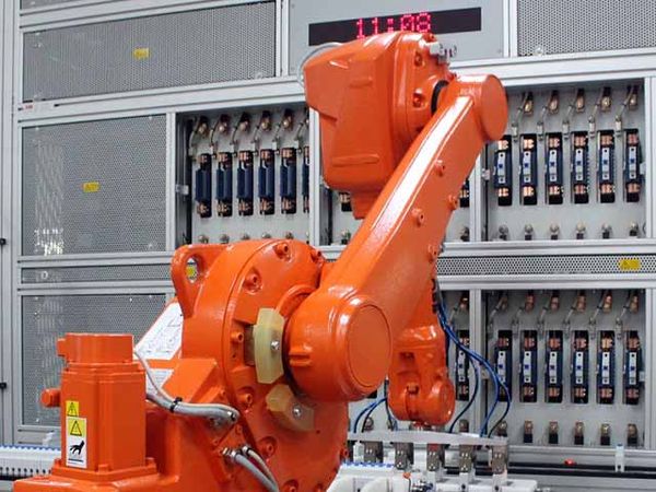 Melihat Robot Otomatis Pembuat MCB Melihat Robot Otomatis Pembuat MCB