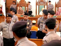 Pembunuh Divonis 10 Tahun, Keluarga Sopir Angkot Ngamuk di Pengadilan