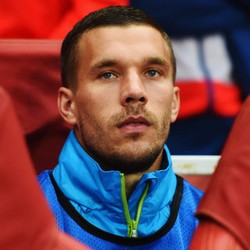 Soal Masa Depannya di Arsenal, Podolski Disarankan Bicara pada Wenger