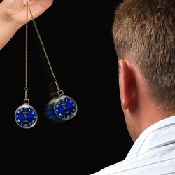 Dihipnotis lalu Bengkokkan Besi dan Jalan di Atas Beling dalam Usaha Lolos Degradasi