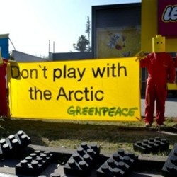 Shell Ngebor Minyak di Kutub Utara, Lego Minta Cerai