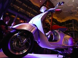 Seharga Honda Mobilio, Vespa Yakini Motor 946 Bellissima Bakal Ludes