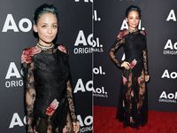 Gaun Menerawang Nicole Richie