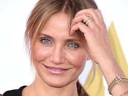 Kenakan Cincin di Jari Manis, Cameron Diaz Resmi Tunangan?