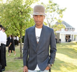 Pharell Williams Rilis Koleksi Tas Berbentuk Kereta