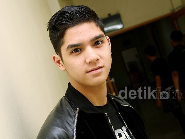 Al Ghazali Keren Hitam-hitam