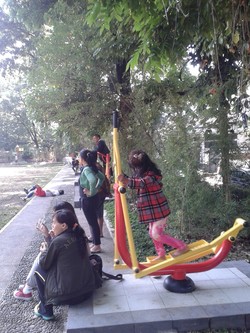 Sediakan Alat Fitness di Taman, Ridwan Kamil: Agar Warga Seperti Ade Rai