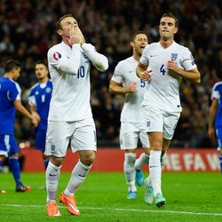 Hodgson: Rooney Tak Perlu Dibebani Target Rekor Gol