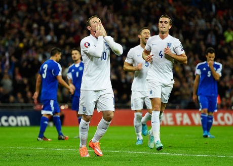 Hodgson: Rooney Tak Perlu Dibebani Target Rekor Gol