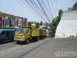 Lalu Lintas di Sawangan Merayap, Banyak Warga Berpesiar
