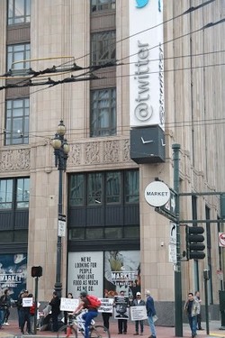 WNI Gelar Aksi Tolak Pilkada Lewat DPRD di Depan Markas Twitter di San Francisco