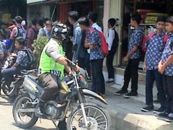 Dicurigai akan Tawuran, Polisi Bubarkan Puluhan Siswa yang Nongkrong