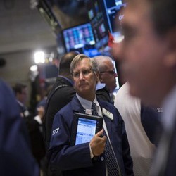 Wall Street Jeblok di Akhir Pekan