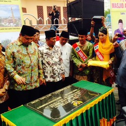 Demi Masjid di Kampung Halaman, CT Rogoh Kocek Pribadi