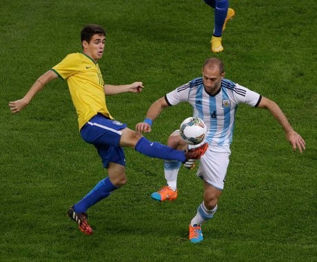 Brasil Kalahkan Argentina 2-0