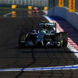 Rosberg Coba-coba di Hari Pertama