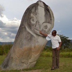 Patung Pulau Paskah Ada Saudaranya di Poso