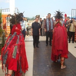 Mau Resmikan Pembangunan Tol Manado, CT Dicegat Tarian Perang