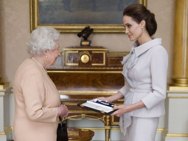 Angelina Jolie Bertemu Ratu Elizabeth