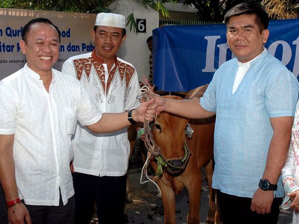 Indofood Berikan Bantuan Hewan Qurban